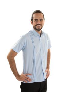 Guayabera para Caballero alforzada, manga corta confeccionada con Tela Oxford de algodón con poliéster.